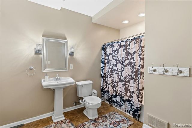 4337 Meadowbrook Court, Grand Blanc, MI 48439