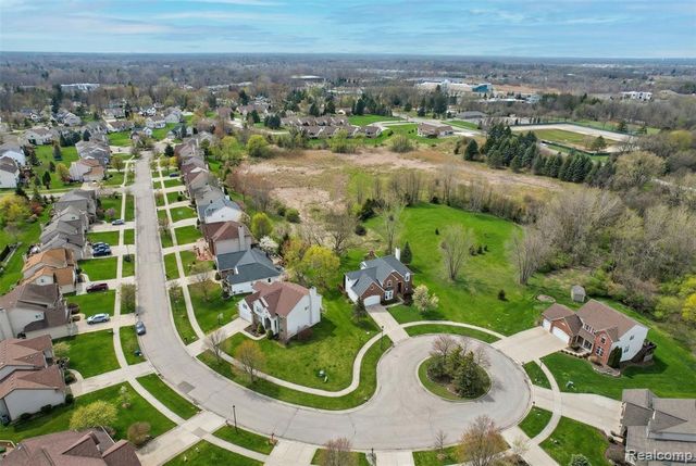 4337 Meadowbrook Court, Grand Blanc, MI 48439