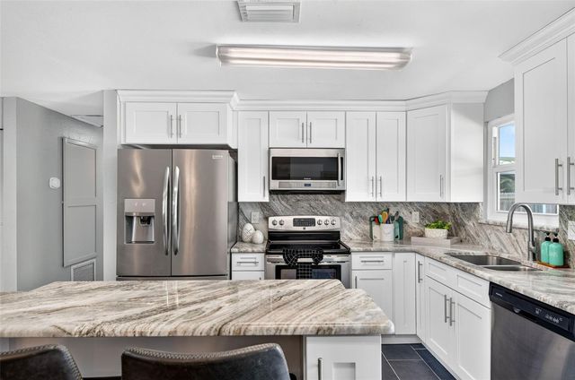 619 TIMBER BAY CIRCLE E, Oldsmar, FL 34677