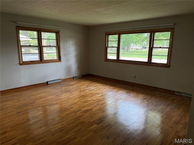 310 Powers Avenue, Sikeston, MO 63801