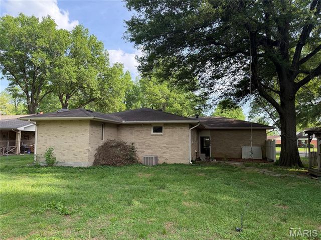 310 Powers Avenue, Sikeston, MO 63801