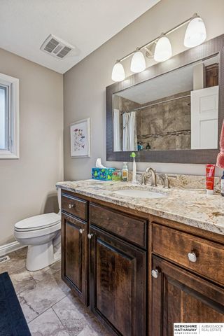 2005 S 182nd Avenue Circle, Omaha, NE 68130