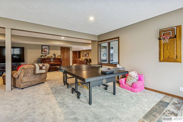 2005 S 182nd Avenue Circle, Omaha, NE 68130