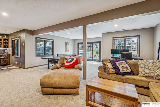 2005 S 182nd Avenue Circle, Omaha, NE 68130