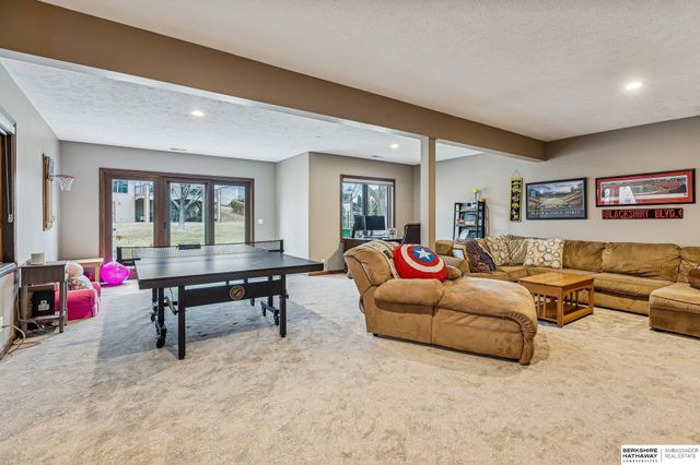 2005 S 182nd Avenue Circle, Omaha, NE 68130