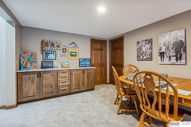 2005 S 182nd Avenue Circle, Omaha, NE 68130