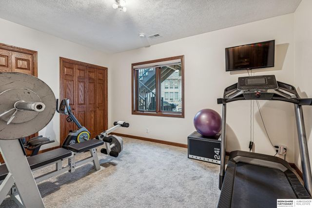 2005 S 182nd Avenue Circle, Omaha, NE 68130