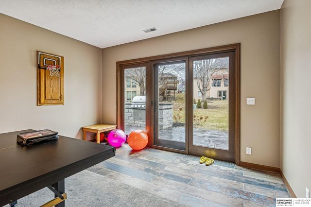 2005 S 182nd Avenue Circle, Omaha, NE 68130