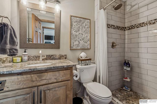 2005 S 182nd Avenue Circle, Omaha, NE 68130