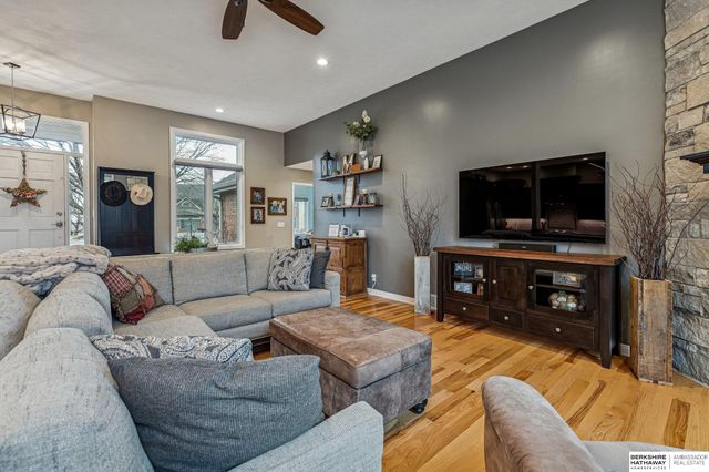 2005 S 182nd Avenue Circle, Omaha, NE 68130