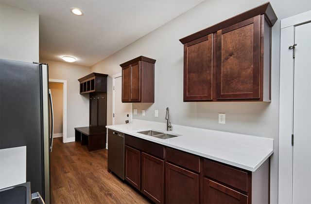 9669 Crestview Drive, West Des Moines, IA 50266