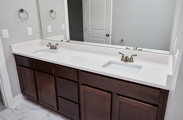 9669 Crestview Drive, West Des Moines, IA 50266