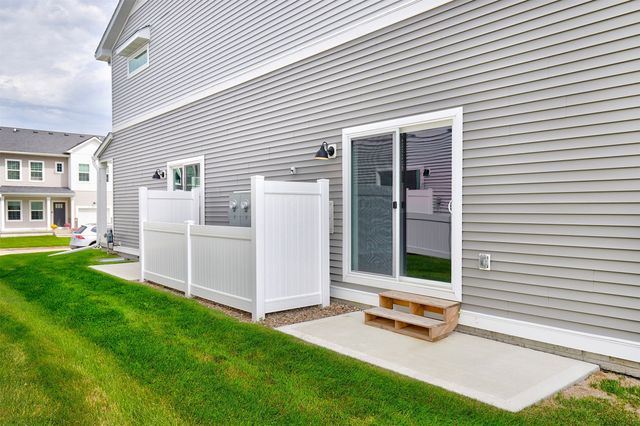 9669 Crestview Drive, West Des Moines, IA 50266