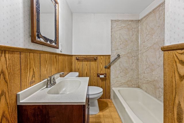 178 Central Ave, Dedham, MA 02026