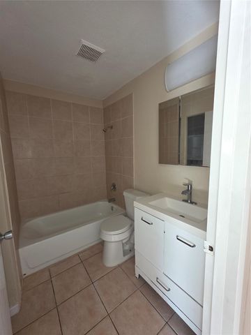 1014 Graham Drive I3, Tomball, TX 77375