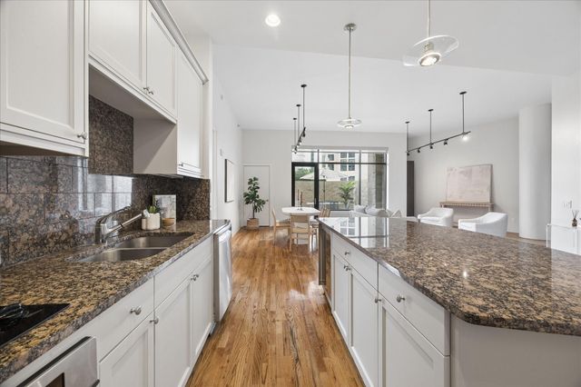5005 Hidalgo Street 210, Houston, TX 77056