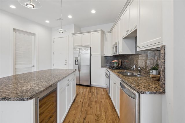 5005 Hidalgo Street 210, Houston, TX 77056