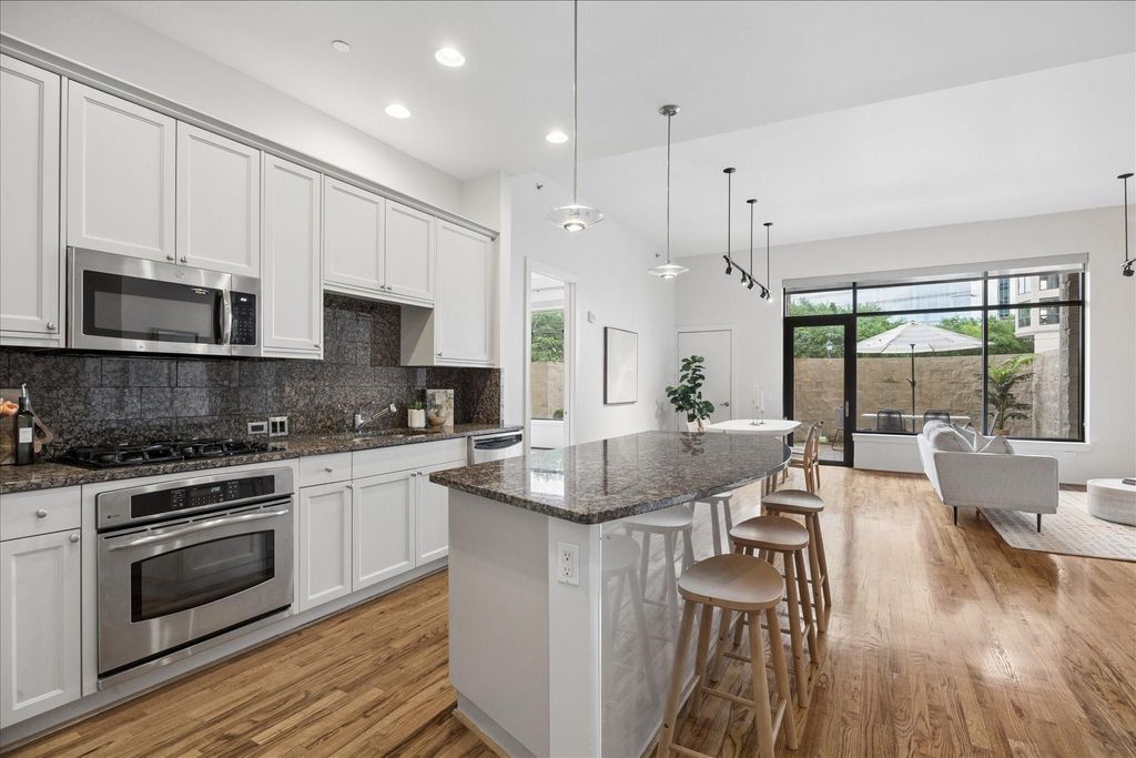 5005 Hidalgo Street 210, Houston, TX 77056
