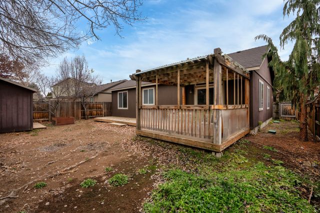 3391 SW Metolius Meadow Court, Redmond, OR 97756