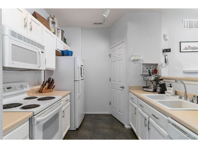 5255 Memphis St 7-702, Denver, CO 80239