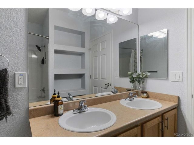 5255 Memphis St 7-702, Denver, CO 80239