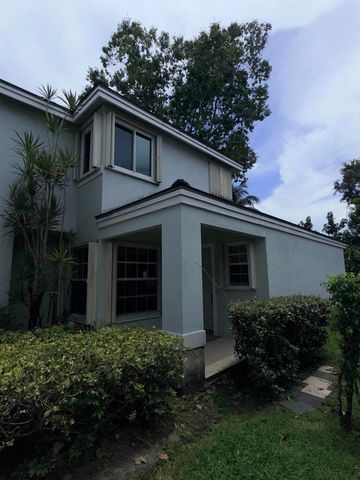 8870 Woodside Court, Davie, FL 33328