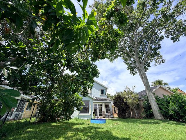 8870 Woodside Court, Davie, FL 33328