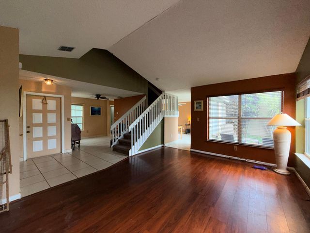 8870 Woodside Court, Davie, FL 33328