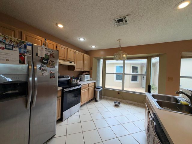 8870 Woodside Court, Davie, FL 33328
