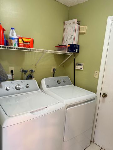 8870 Woodside Court, Davie, FL 33328