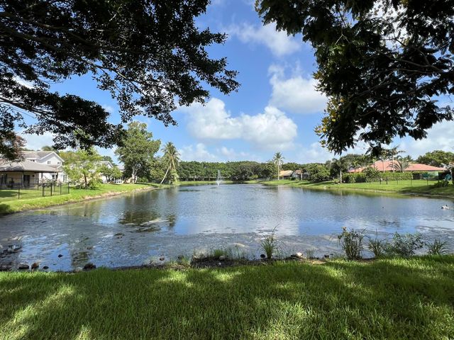 8870 Woodside Court, Davie, FL 33328