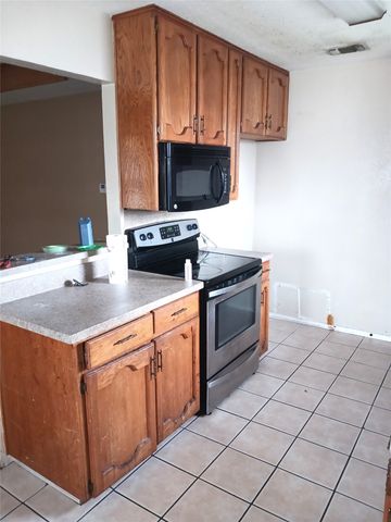 1728 N Bent Tree Trail, Grand Prairie, TX 75052