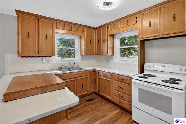 7055 St John Road, Elizabethtown, KY 42701