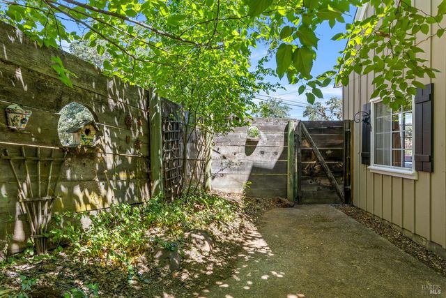 287 Forest Dr, Lakeport, CA 95453