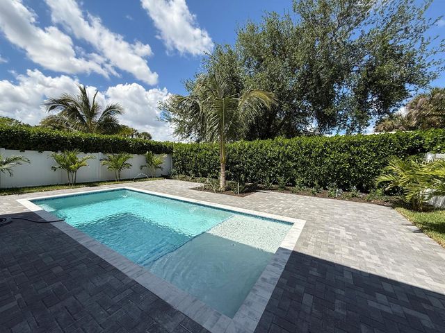518 LUCKY Lane, Delray Beach, FL 33444