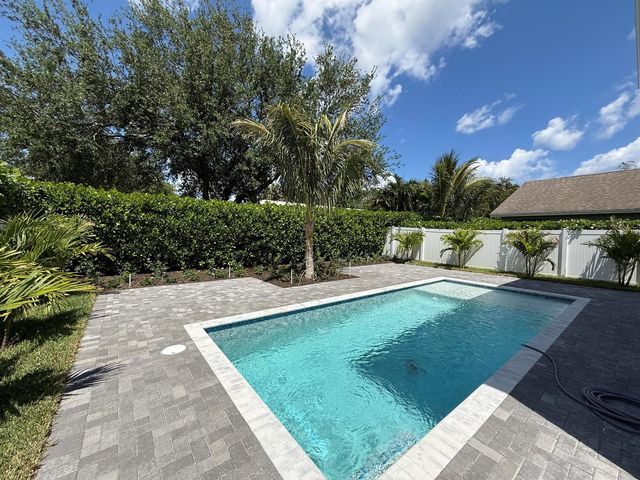 518 LUCKY Lane, Delray Beach, FL 33444