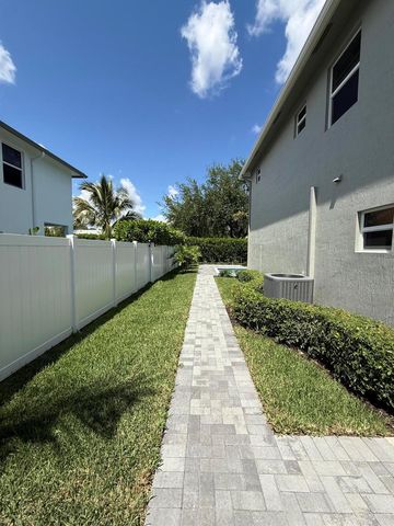 518 LUCKY Lane, Delray Beach, FL 33444
