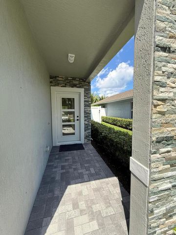 518 LUCKY Lane, Delray Beach, FL 33444