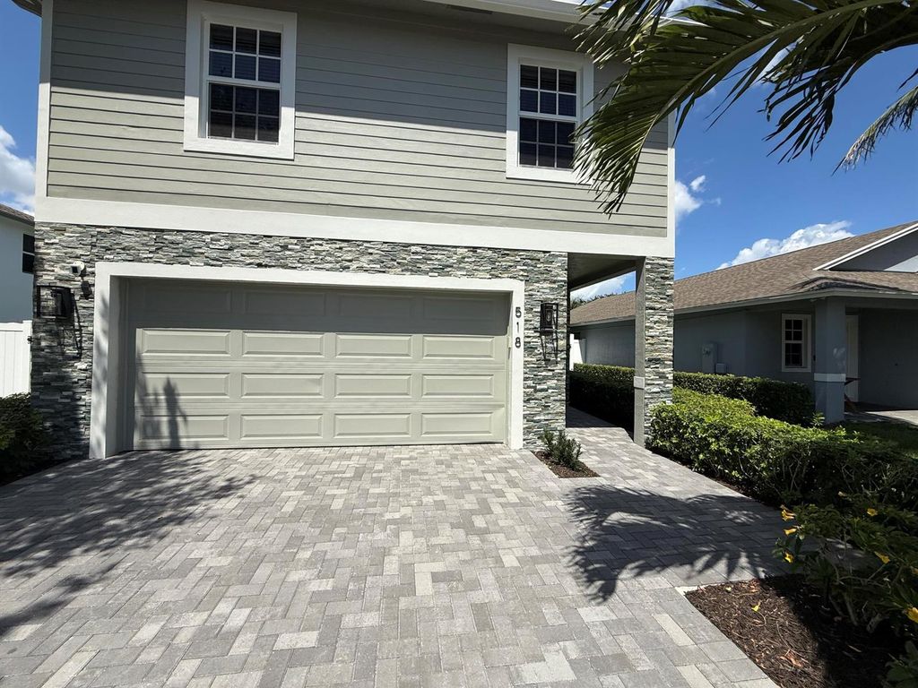 518 LUCKY Lane, Delray Beach, FL 33444