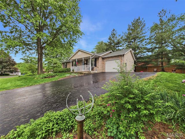 516 Lanahan Drive, Troy, IL 62294