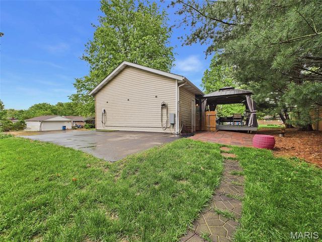 516 Lanahan Drive, Troy, IL 62294