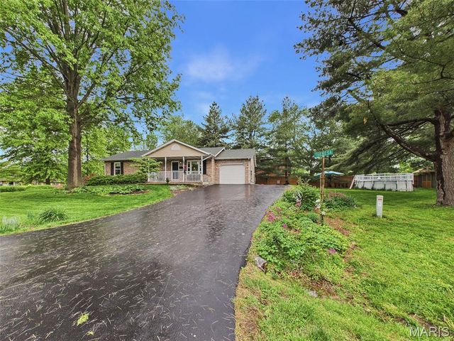 516 Lanahan Drive, Troy, IL 62294