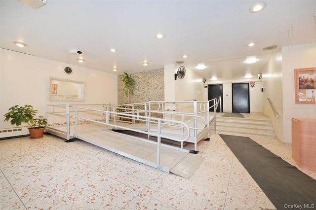 8900 170th Street 6M, Jamaica, NY 11432