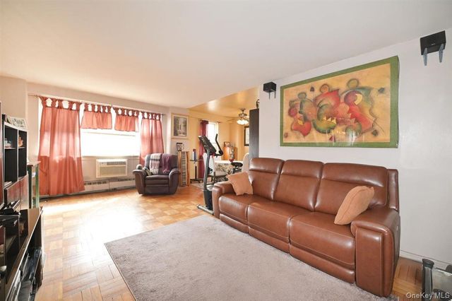 8900 170th Street 6M, Jamaica, NY 11432