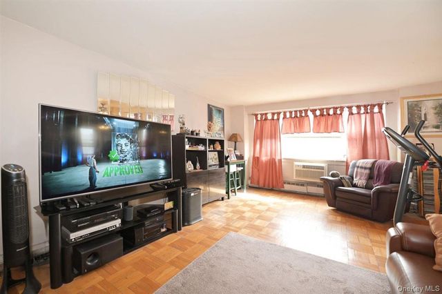 8900 170th Street 6M, Jamaica, NY 11432