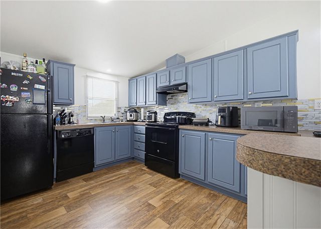 1312 Antonia St, Sinton, TX 78387