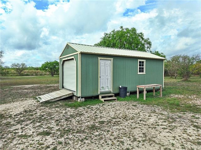 1312 Antonia St, Sinton, TX 78387