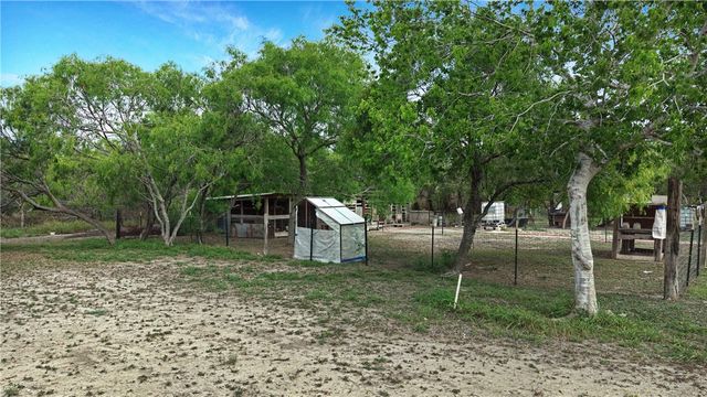 1312 Antonia St, Sinton, TX 78387