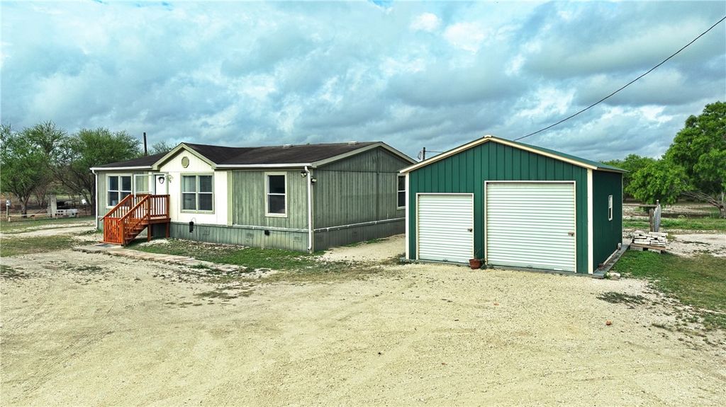 1312 Antonia St, Sinton, TX 78387
