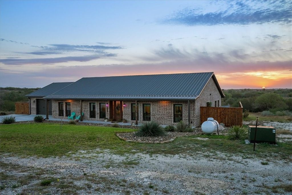 642 Nakishwana Circ, Sandia, TX 78383